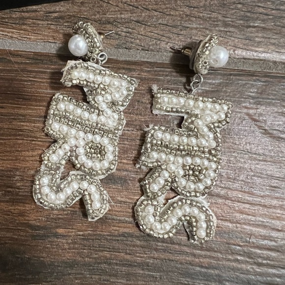 Bride Earring Set - Picture 5 of 7